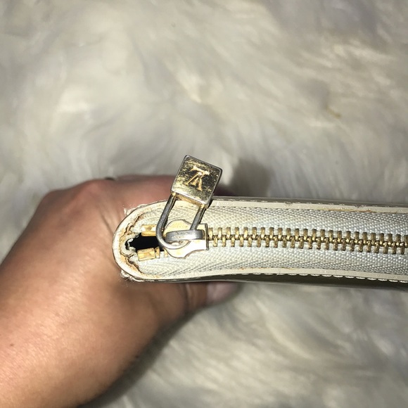 AUTHENTIC LOUIS VUITTON VERNIS GOLD ZIPPER WALLET - Picture 8 of 16